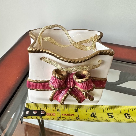 K’s Collection Ceramic Gift Bag Wrapped W/ Red & Gold Trim Ribbon & Gold Ribbon - Picture 3 of 9